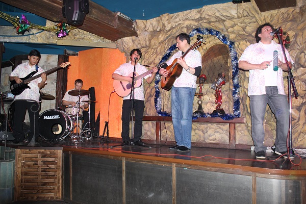 Латиноамериканская группа Corazon Latino
